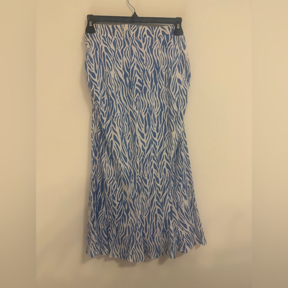 Diane Von Furstenberg Blue and White Zebra-Print Set - Picture 7 of 7